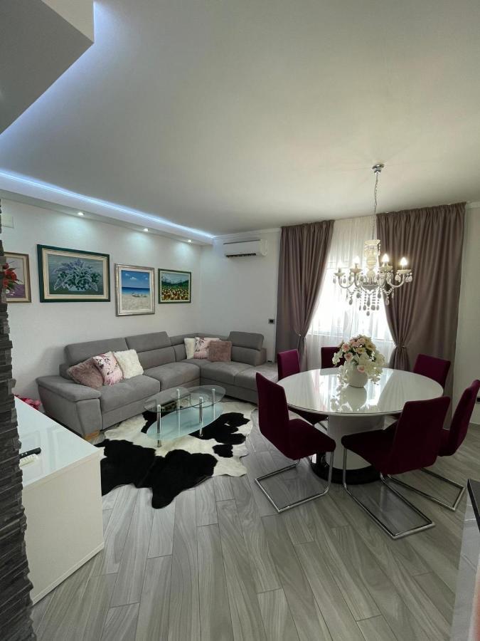 Villa J&J Apartments Residence With Swimming Pool Podstrana Exterior foto