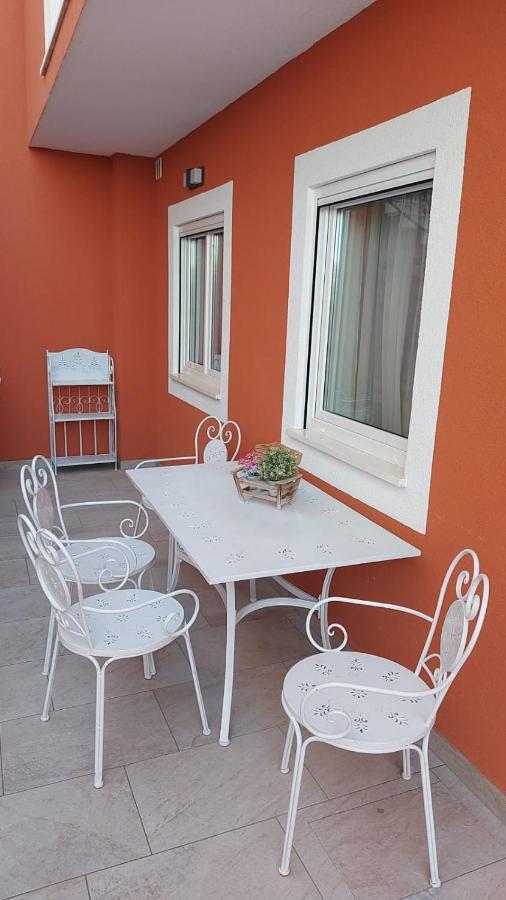 Villa J&J Apartments Residence With Swimming Pool Podstrana Exterior foto