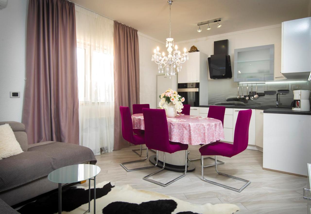 Villa J&J Apartments Residence With Swimming Pool Podstrana Exterior foto